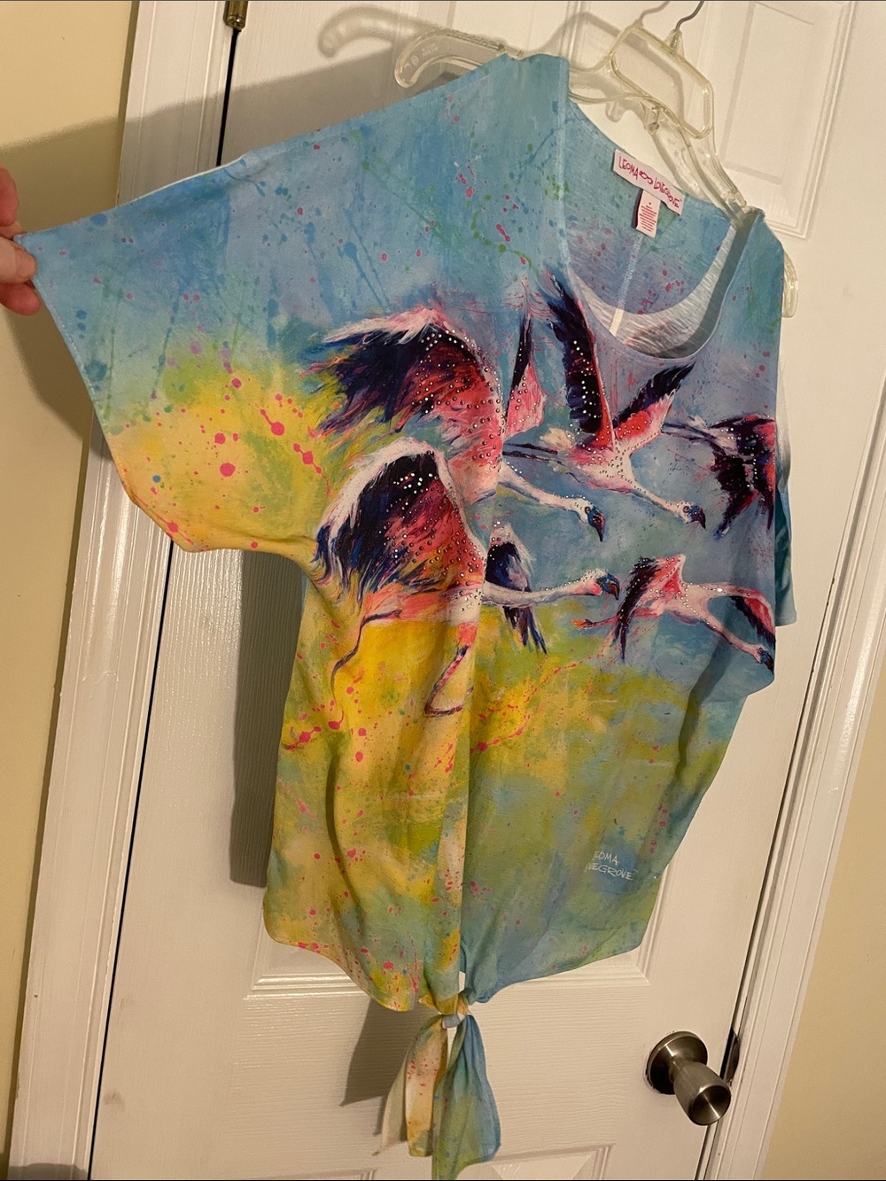 Leona Lovegrove Art Design “Flamingos in Flight” Tiebottom Beach Tee M